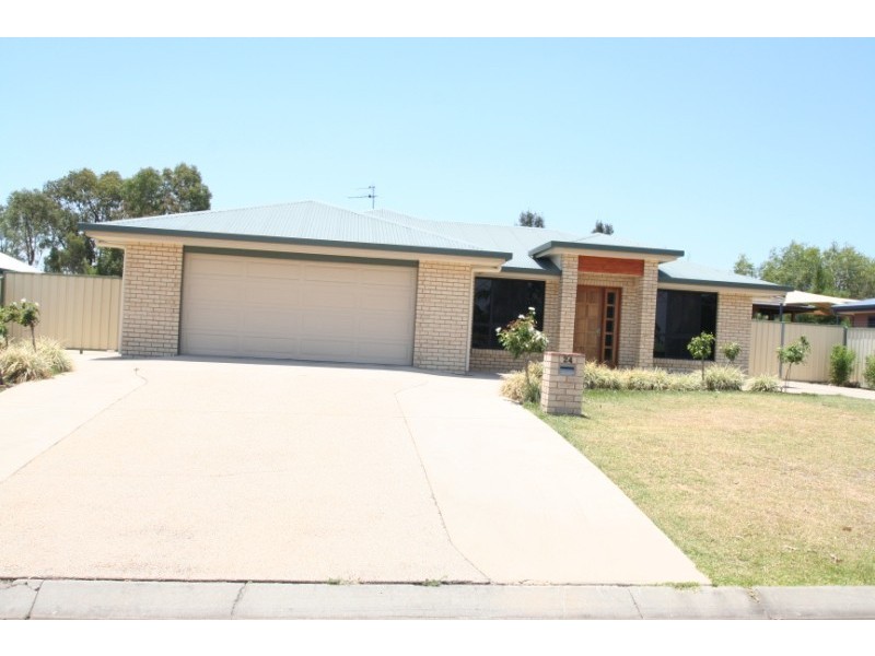 24 Dodd Drive, Emerald QLD 4720