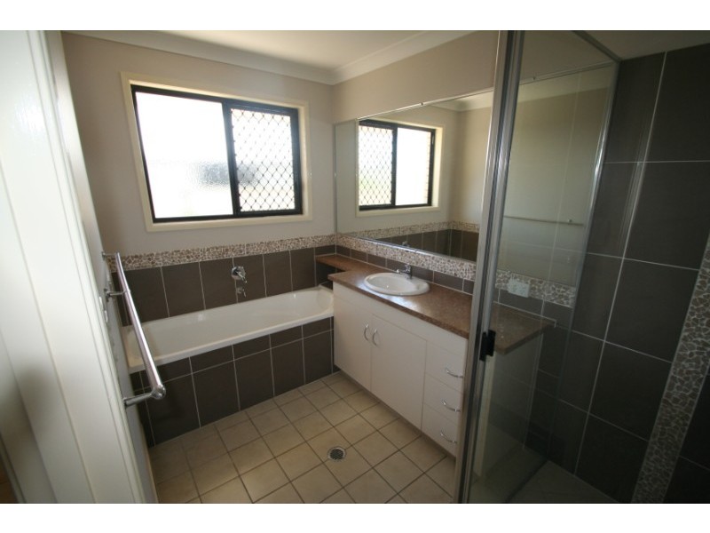 24 Dodd Drive, Emerald QLD 4720