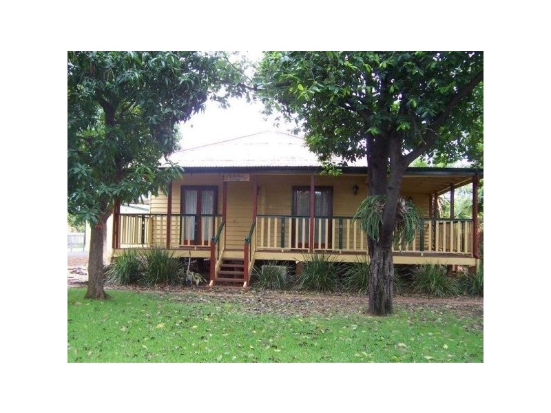 6 Little Street, Emerald QLD 4720