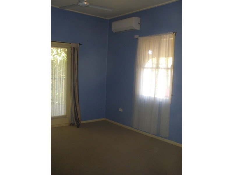 6 Little Street, Emerald QLD 4720