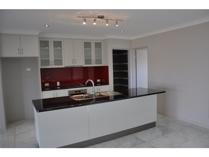 64 Lakeside Drive, Emerald QLD 4720