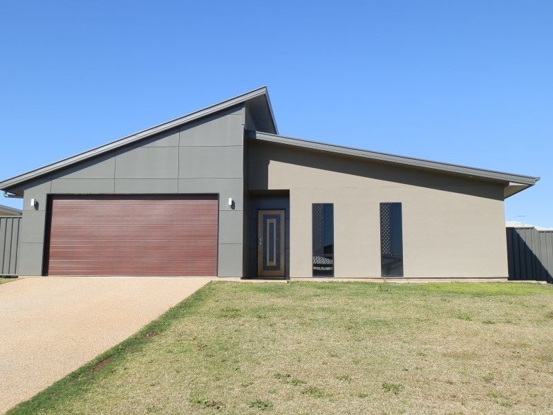 64 Lakeside Drive, Emerald QLD 4720