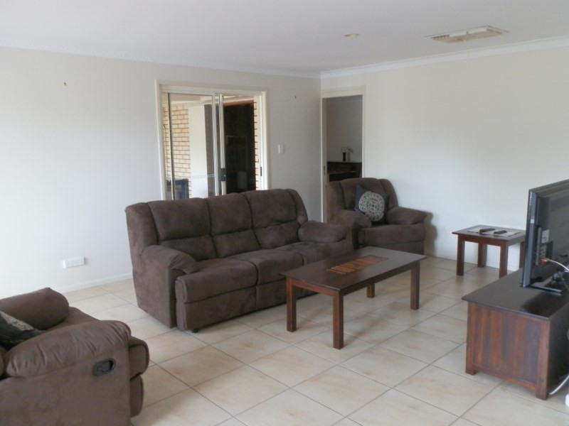 7 Skelton Place, Emerald QLD 4720