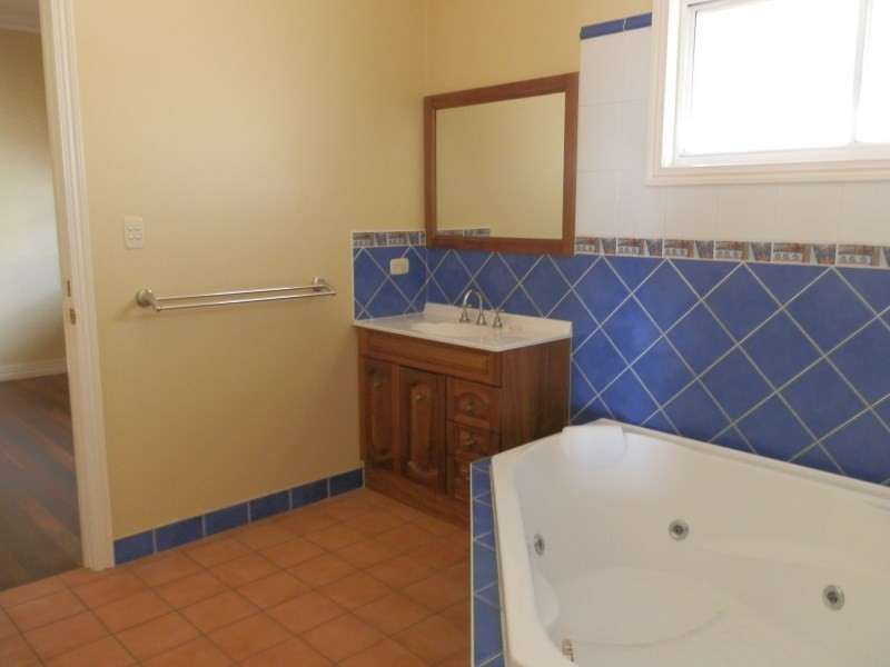 14 Jeppesen Drive, Emerald QLD 4720