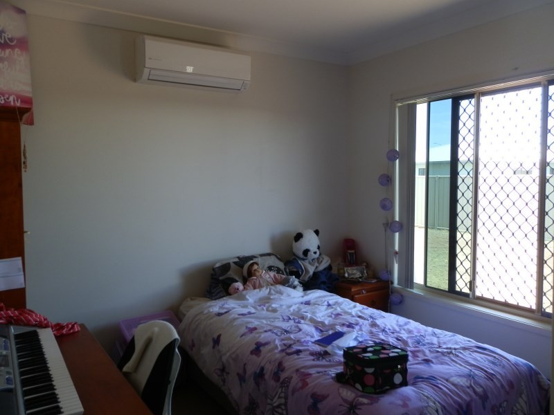 4 Singleton Court, Emerald QLD 4720