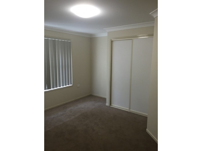 25 Jeppesen Drive, Emerald QLD 4720