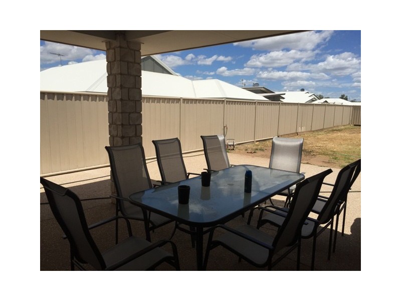 25 Scenic Drive, Emerald QLD 4720