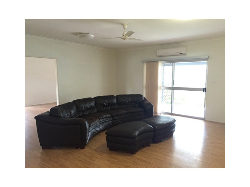 30 Mellish Crescent, Emerald QLD 4720