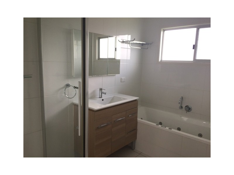 30 Mellish Crescent, Emerald QLD 4720