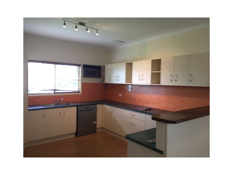 30 Mellish Crescent, Emerald QLD 4720