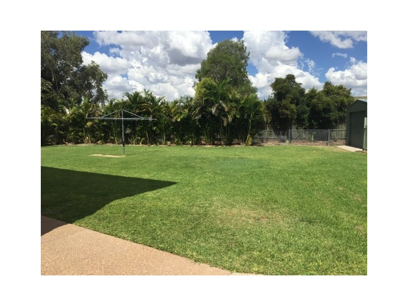 30 Mellish Crescent, Emerald QLD 4720