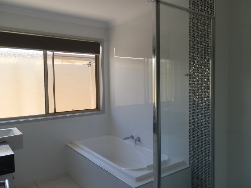 2/7 Wright Street, Emerald QLD 4720