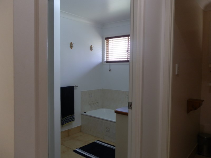 1 Peggy Court, Emerald QLD 4720