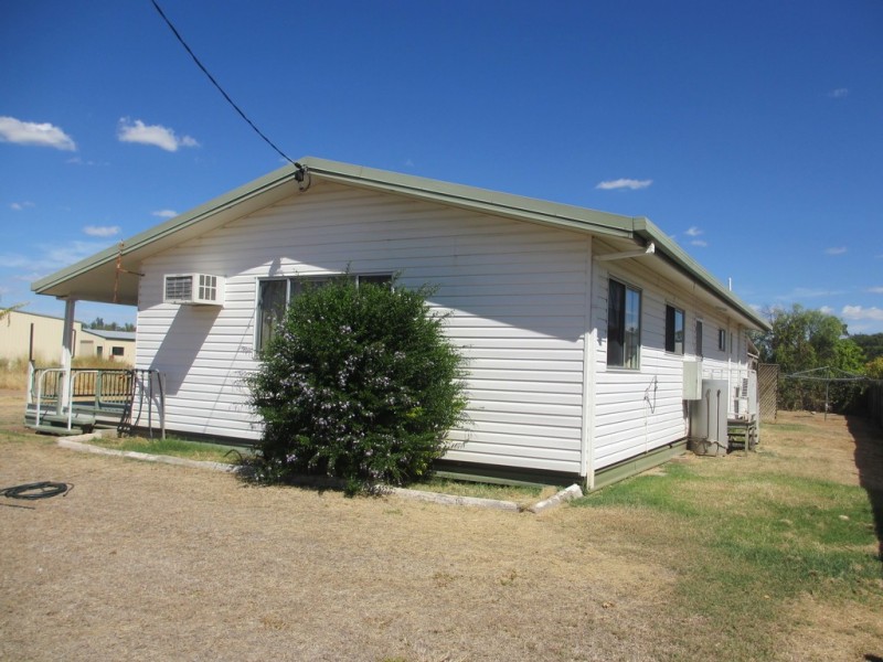 13 Roberts Street, Emerald QLD 4720