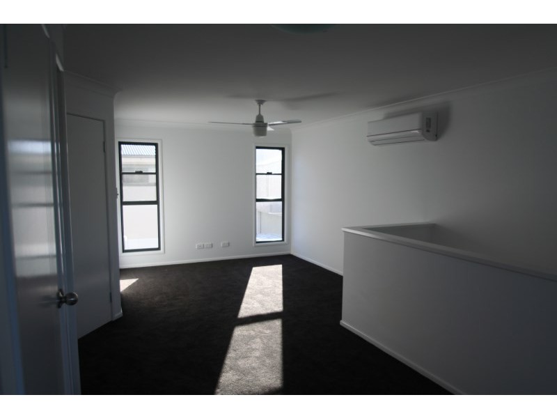 4/9 Cypress Drive, Emerald QLD 4720