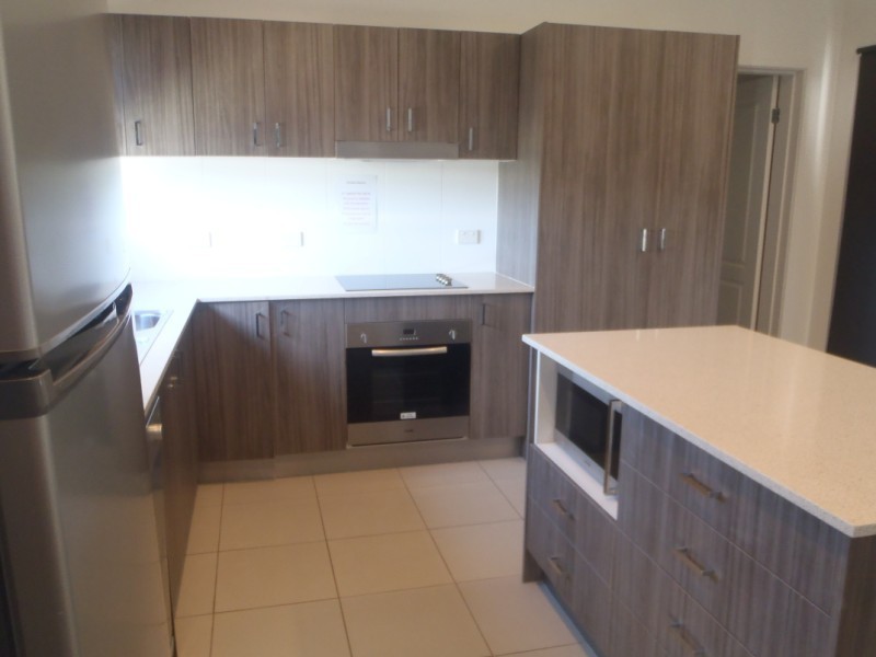 1 Lilly Close, Emerald QLD 4720