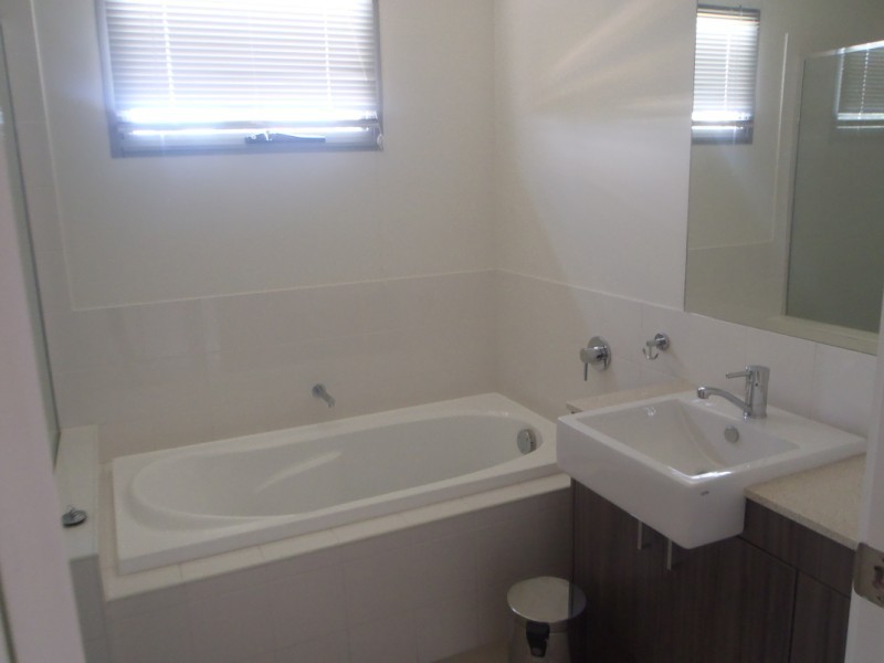 1 Lilly Close, Emerald QLD 4720