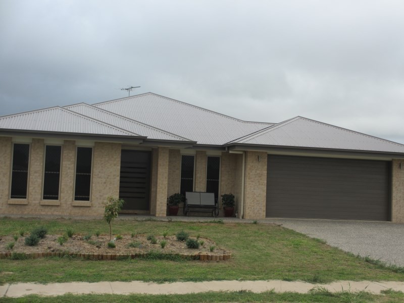 4 Singleton Court, Emerald QLD 4720