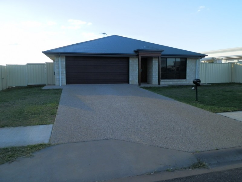 63 Lakeside Drive, Emerald QLD 4720