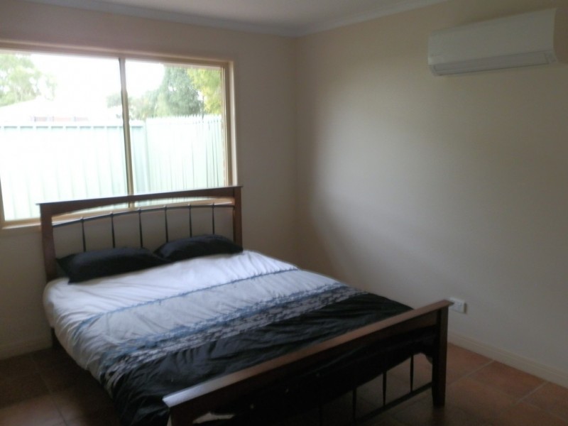 24 Barry Street, Emerald QLD 4720