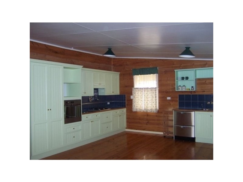 6 Little Street, Emerald QLD 4720