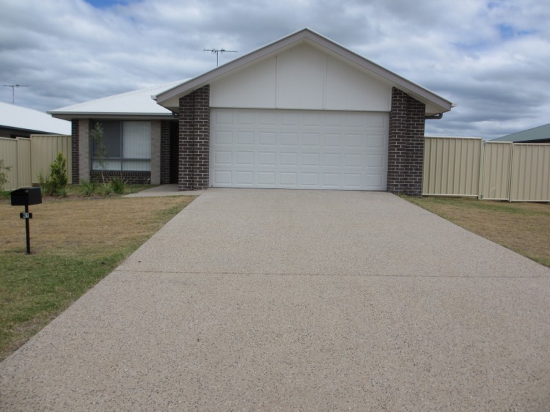 61 Lakeside Drive, Emerald QLD 4720