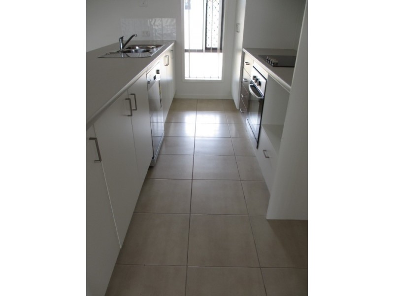 61 Lakeside Drive, Emerald QLD 4720