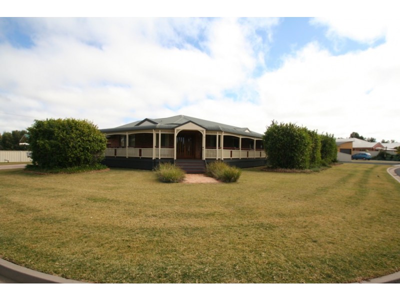 52 Kidd Street, Emerald QLD 4720