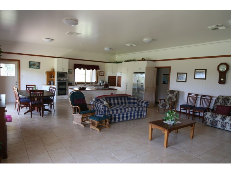 7 Mares Tail Lane, Springsure QLD 4722