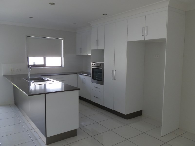 2/34 Brokenwood Street, Emerald QLD 4720