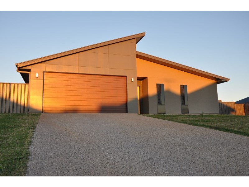 64 Lakeside Drive, Emerald QLD 4720