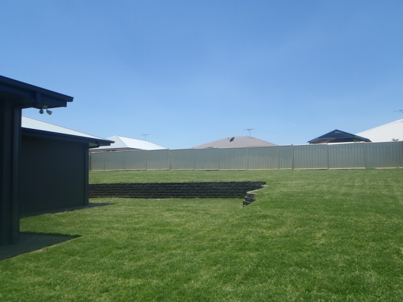 64 Lakeside Drive, Emerald QLD 4720