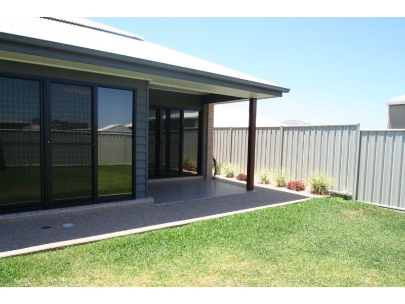 7b Desgrand Street, Emerald QLD 4720