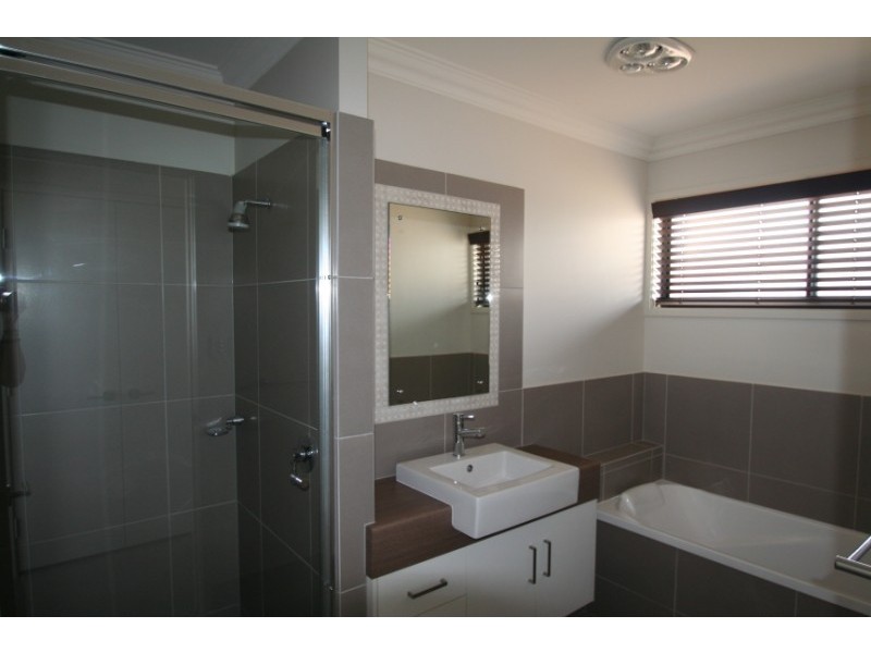 7b Desgrand Street, Emerald QLD 4720