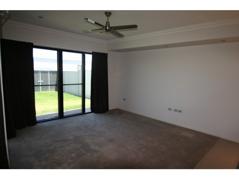 7b Desgrand Street, Emerald QLD 4720