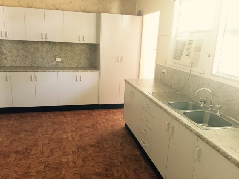 22 Racecourse Rd, Emerald QLD 4720