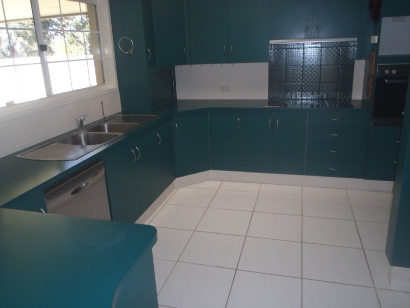 24 Cowan Crescent, Emerald QLD 4720