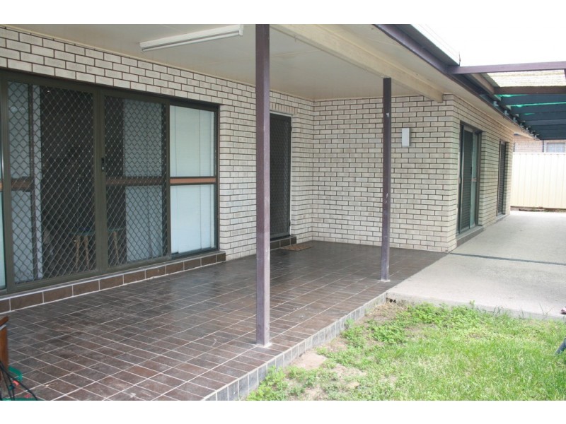 2 Delta Pine Place, Emerald QLD 4720