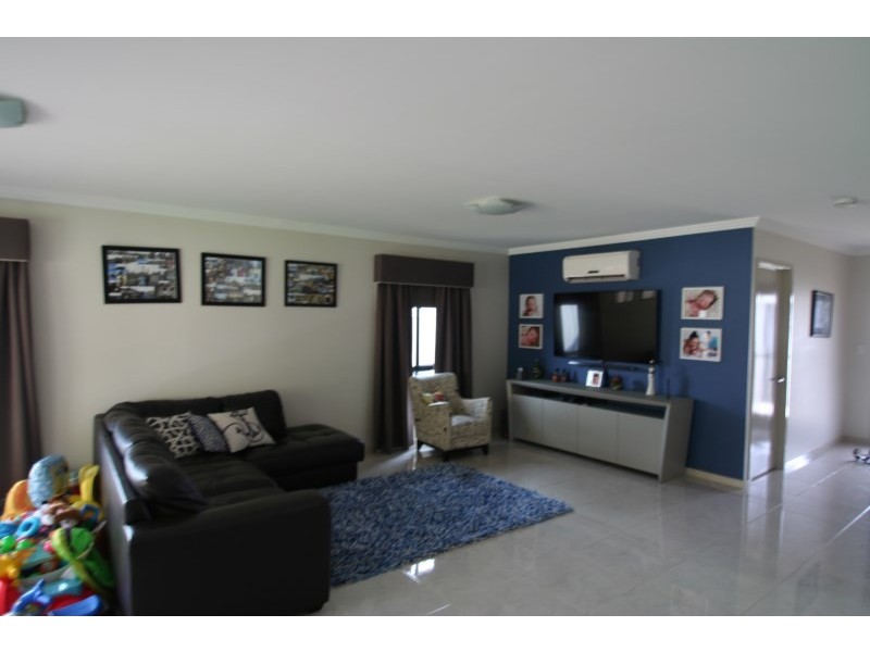 4 Highland Court, Emerald QLD 4720