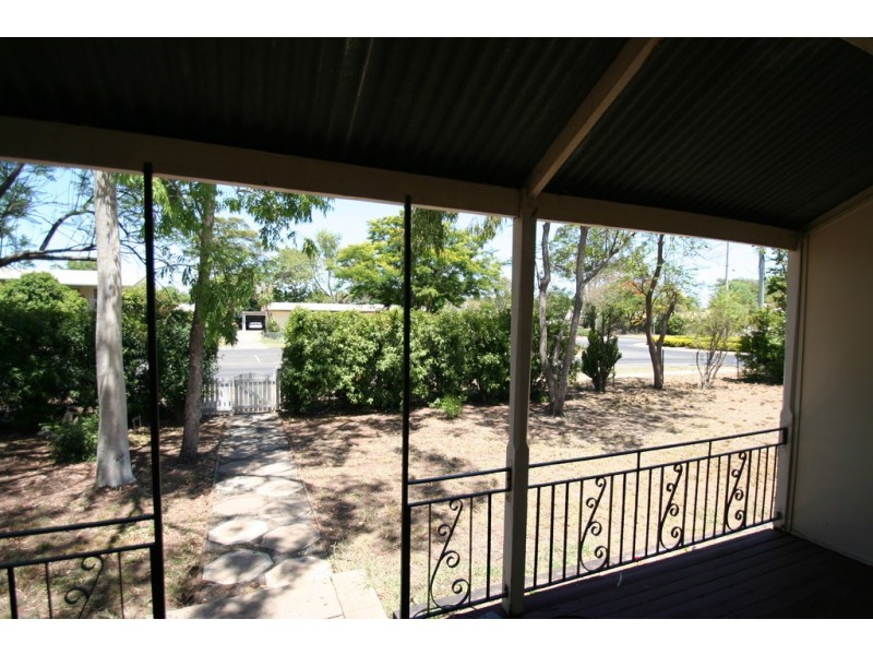 118 Borilla  Street, Emerald QLD 4720