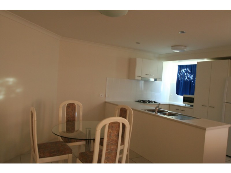 1/28 Lakeside Drive, Emerald QLD 4720