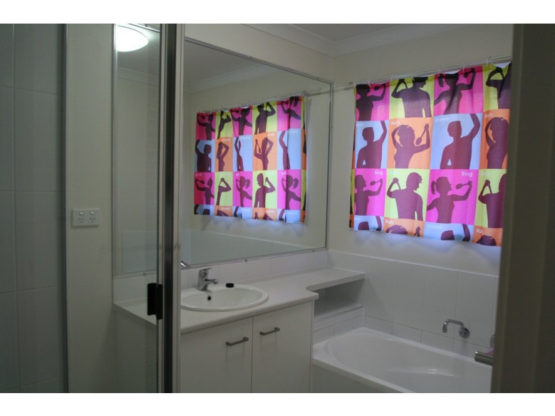 1/28 Lakeside Drive, Emerald QLD 4720