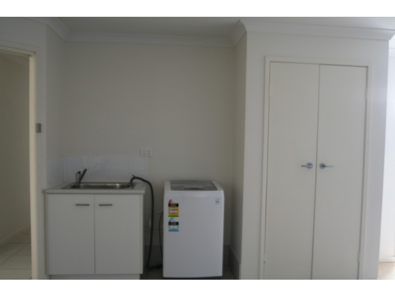 1/28 Lakeside Drive, Emerald QLD 4720