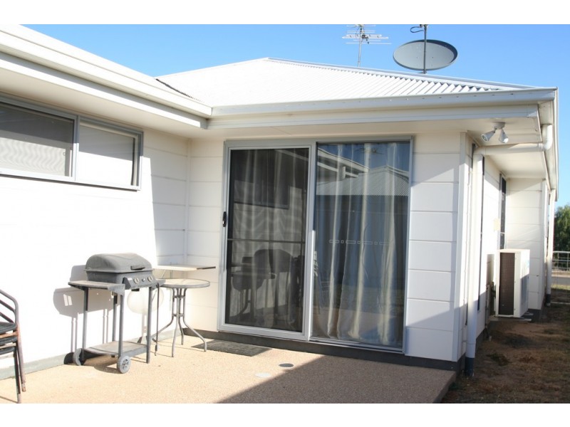 1/28 Lakeside Drive, Emerald QLD 4720
