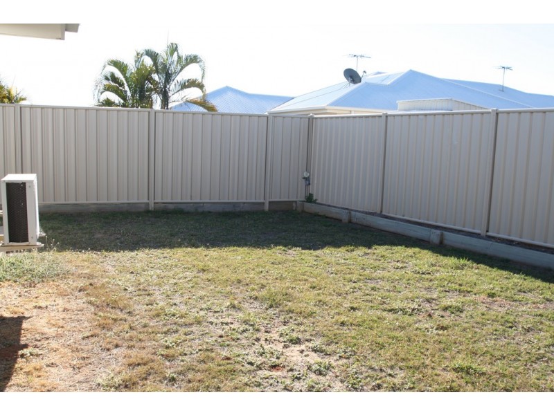 1/28 Lakeside Drive, Emerald QLD 4720