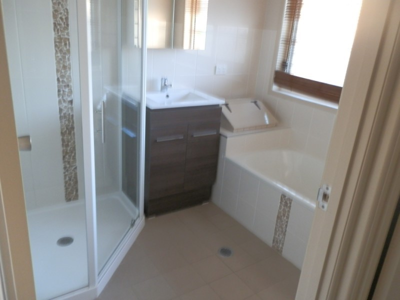 4 Wren Court, Emerald QLD 4720