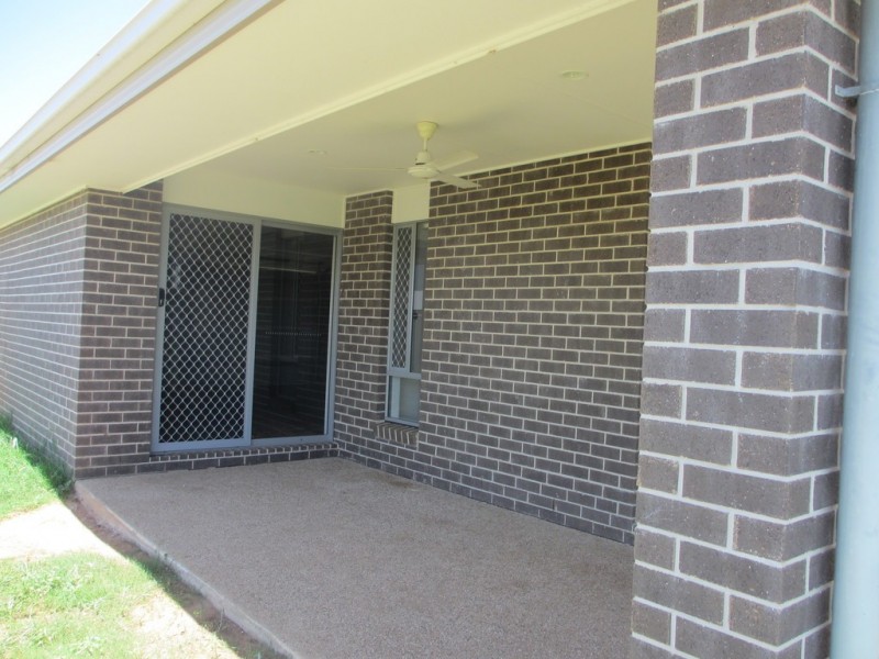 61 Lakeside Drive, Emerald QLD 4720