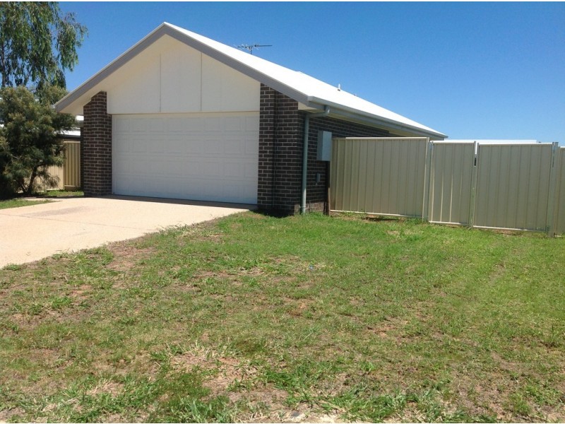 61 Lakeside Drive, Emerald QLD 4720