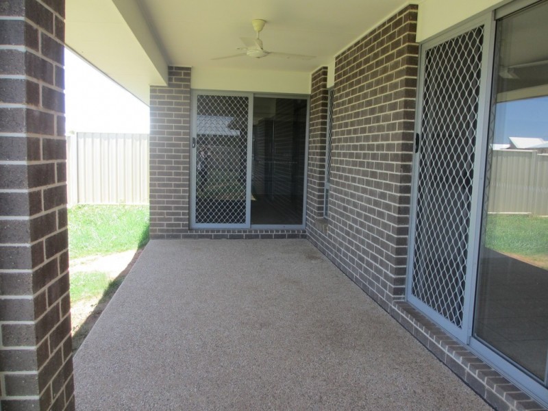 61 Lakeside Drive, Emerald QLD 4720