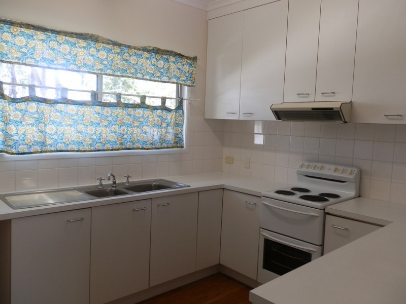 6 Michelle Place, Emerald QLD 4720